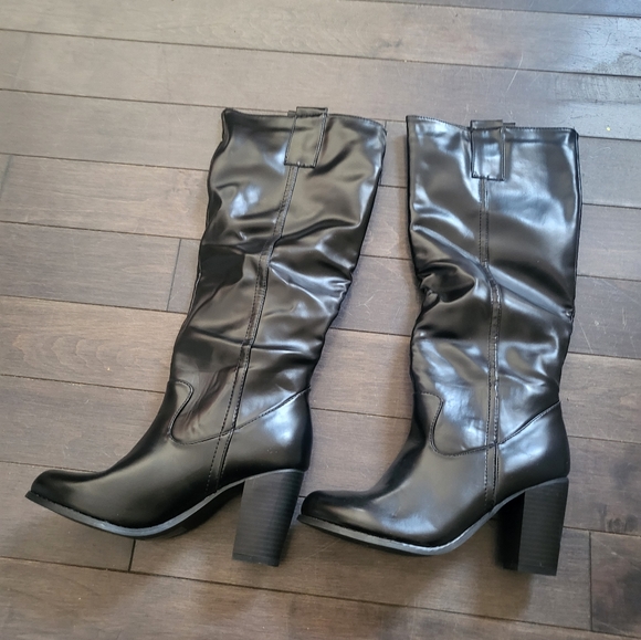 Boots - Picture 2 of 3